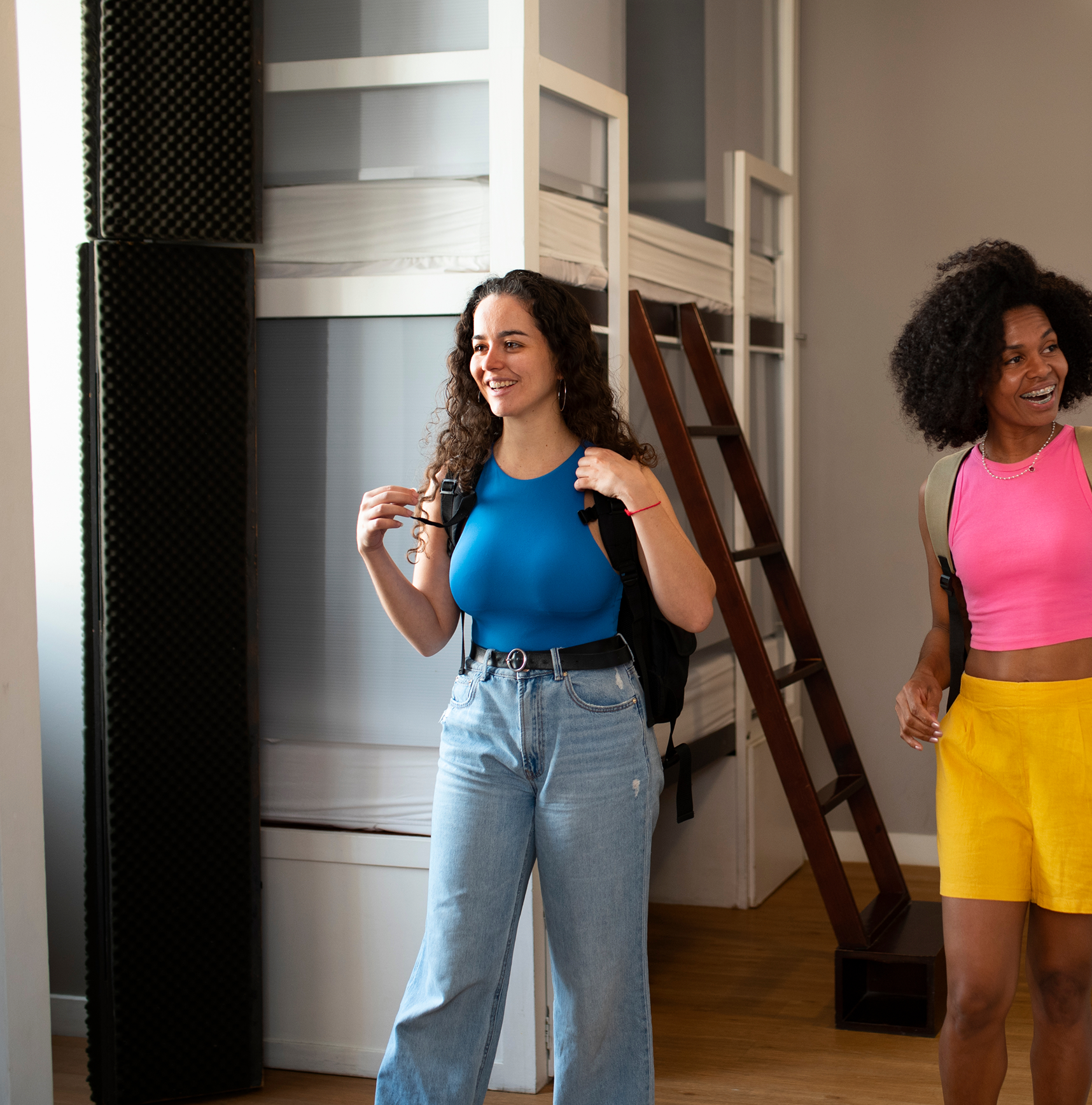 Roomy app user finding roommates and shared homes